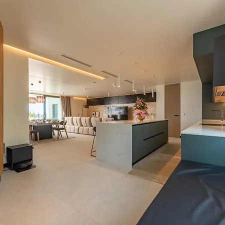 فيلة Hera Zadarvillas
