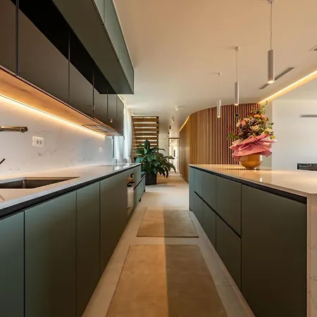 Hera Zadarvillas * زادار