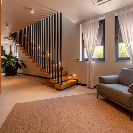 Hera Zadarvillas فيلة *