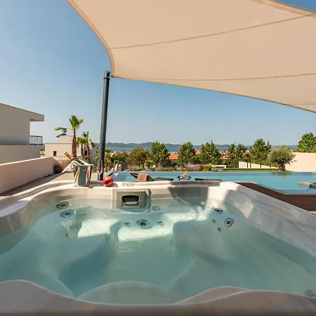 Hera Zadarvillas * زادار