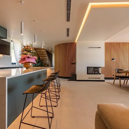 Hera Zadarvillas * زادار